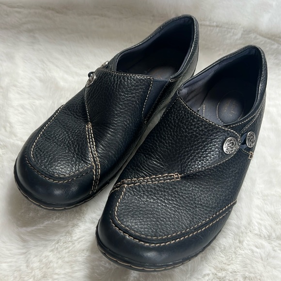 Clarks Slip On Shoes EUC - Picture 3 of 17
